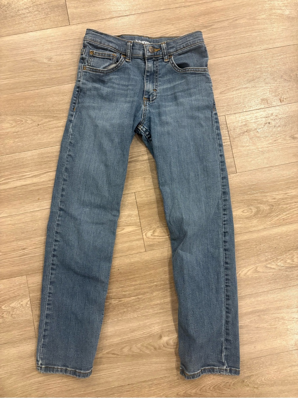Wrangler BOYS Straight-Leg Jeans in Medium Blue Wash